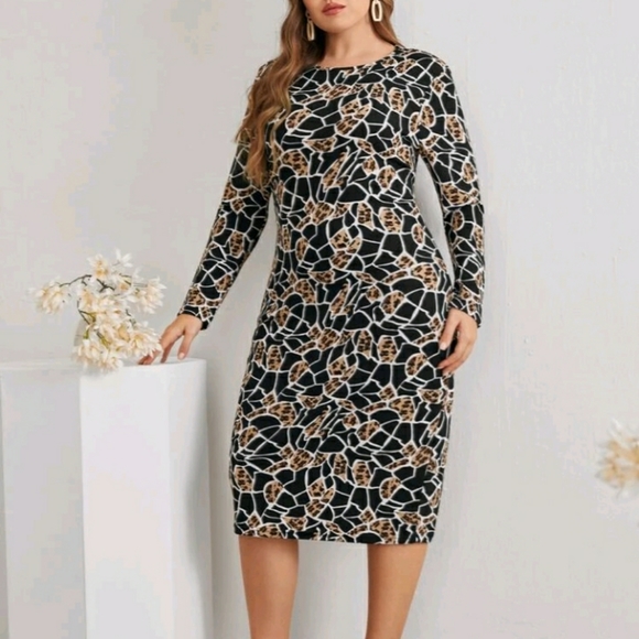 NEW Plus Leopard Print Fitted Dress - Picture 4 of 9